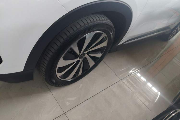 Used BYD Song PLUS New Energy 2023 Champion Edition DM-i 110KM Flagship PLUS Left Front Wheel Hub
