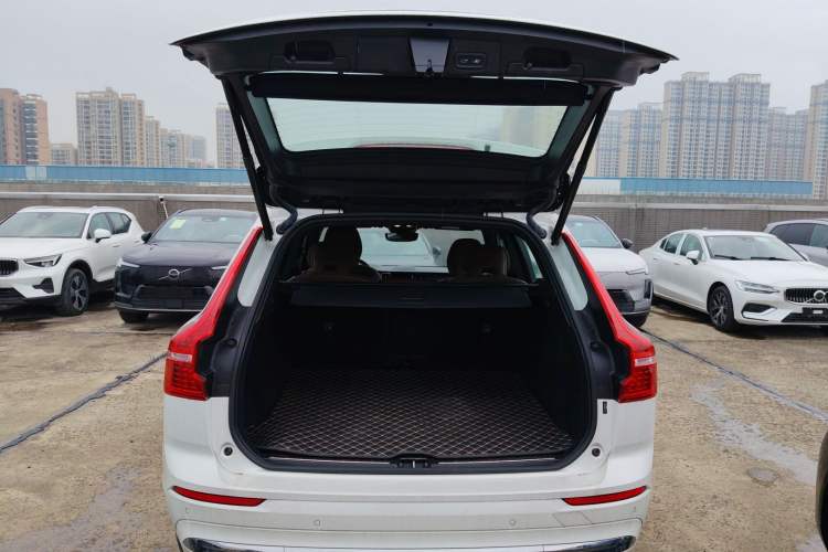 Used Volvo XC60 2024 B5 4x4 Smart Luxury Edition Trunk
