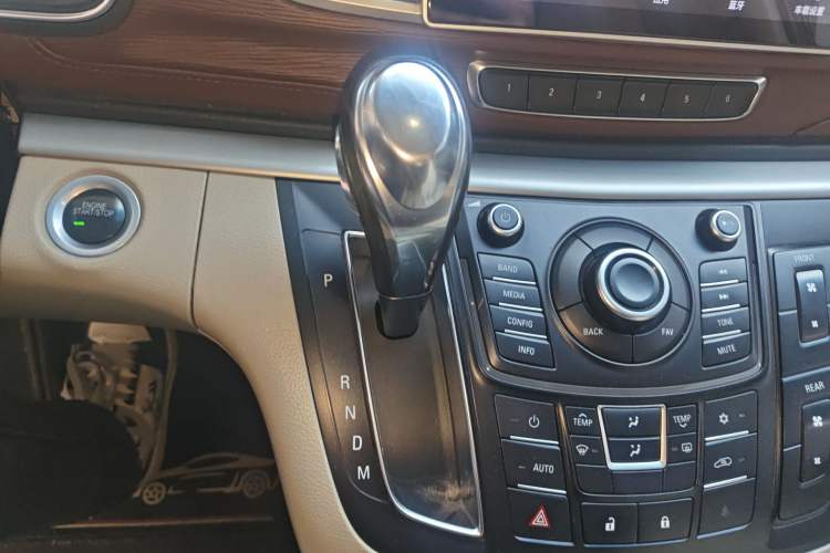 Used Buick GL8 2014 2.4L CT Luxury Business Comfort Edition
