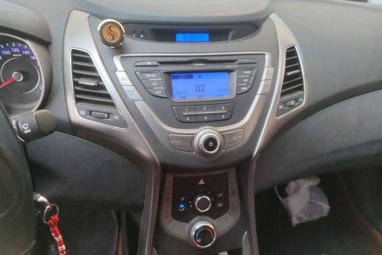 Used Hyundai Elantra (5th Generation / Langdong) 2012 1.6L Automatic Fashion Edition Audio And AC Panel