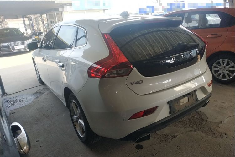 Used Volvo V40 2017 T3 Smart Edition