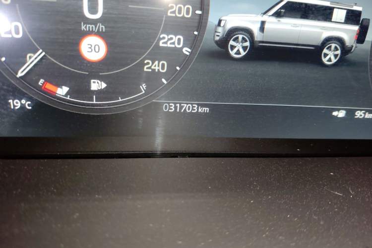 Used Land Rover Defender 2025 110 3.0T P400 X-Dynamic SE Odometer Close Up