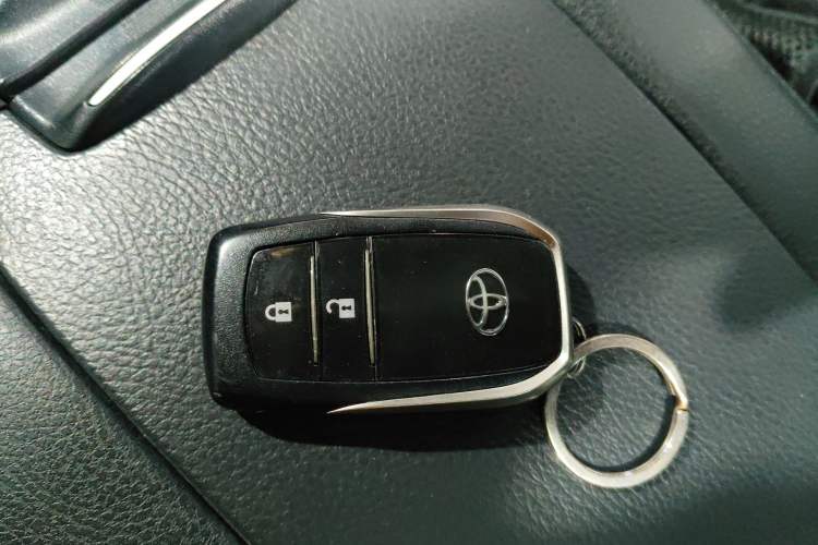 Used Toyota Highlander 2018 2.0T Four-Wheel Drive Luxury Edition 7 Seats China V Emission Standard
