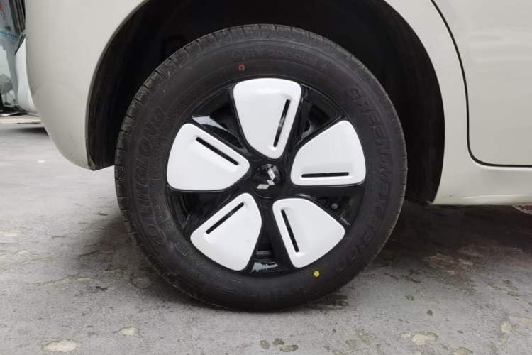 Used Wuling Hongguang MINIEV 2025 Four-Door Version Advanced Edition Exterior 5