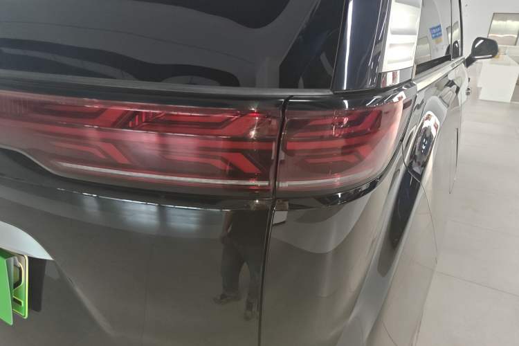 Used Denza D9 2025 DM-i Smart Drive 1020 Four-Wheel Drive Deluxe Model