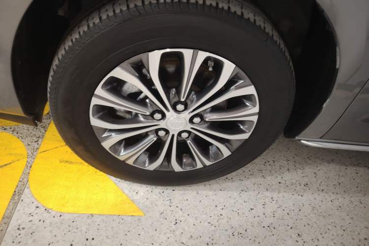 Used Buick GL8 2023 Land Executive Class Comfort Model