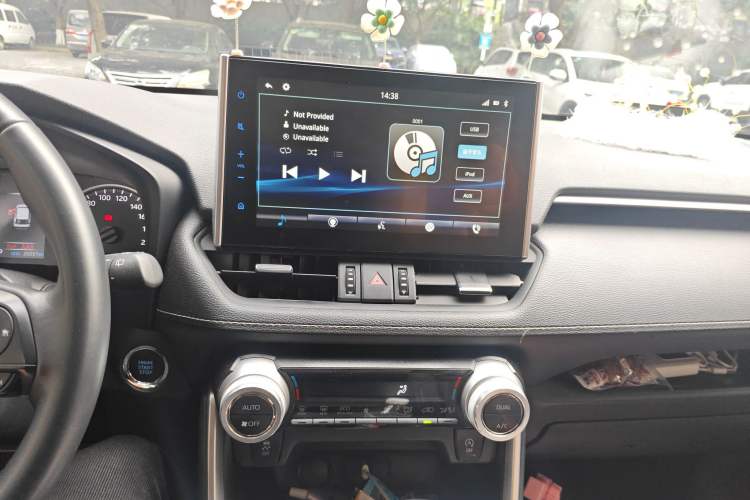 Used Toyota Wildlander 2022 2.0L CVT Two-Wheel Drive Luxury PLUS Edition Audio And AC Panel