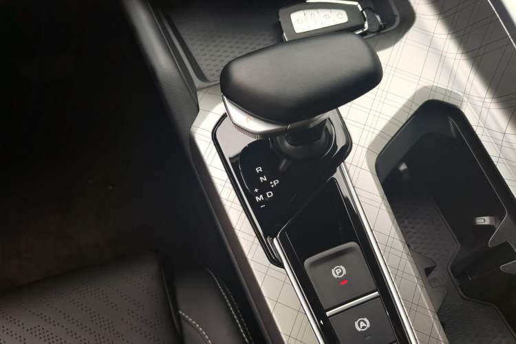 Used Geely Auto Preface 2023 2.0TD Luxury Version Gear Lever