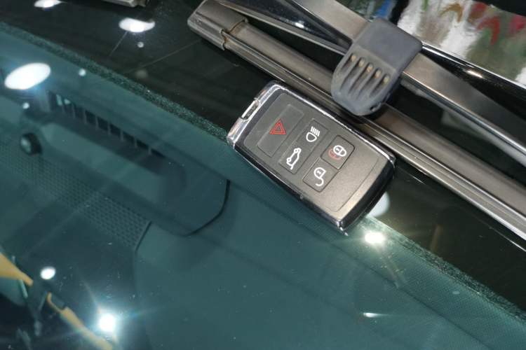 Used Land Rover Defender 2023 Facelift 110 3.0T P400 X-DYNAMIC HSE Vehicle Key