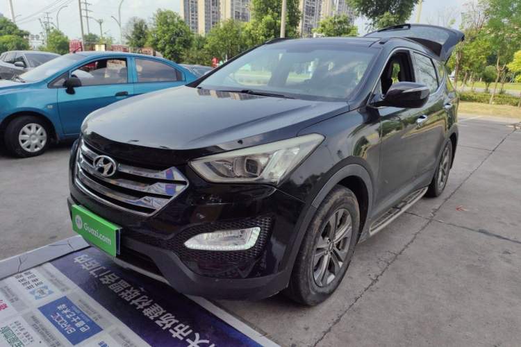 Used Hyundai Santa Fe 2015 2.4L Automatic Two-Wheel Drive Smart Version 5 Seats