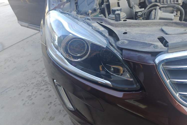 Used Volvo XC60 2015 T5 AWD Smart Drive Edition Right Front Headlight