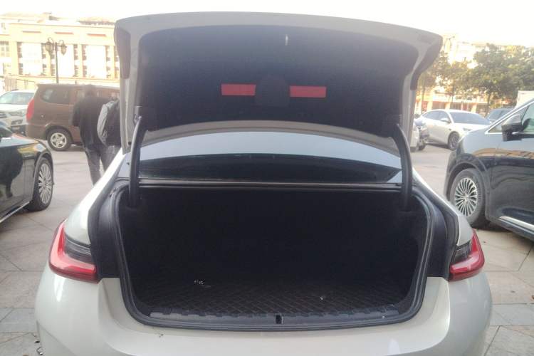 Used BMW i3 2024 eDrive 35 L Trunk