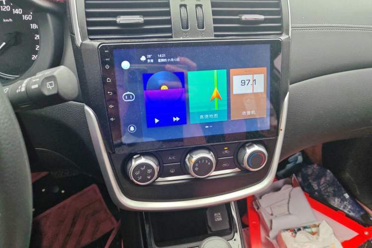 Used Nissan Tiida 2016 1.6L CVT Cool Dynamic Edition Audio And AC Panel