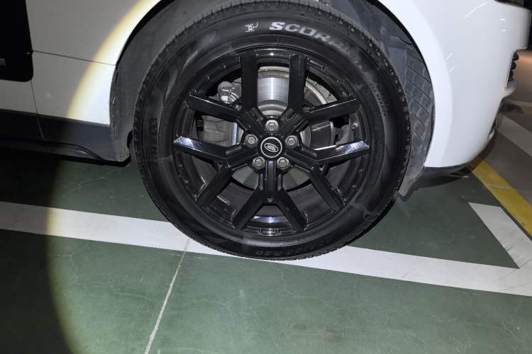 Used Land Rover Range 2014 Revised 3.0 SC V6 Vogue Right Front Wheel Hub