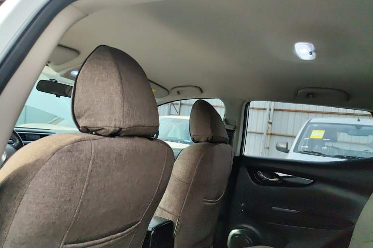 Used Nissan Qashqai 2016 2.0L CVT Elite Edition Headliner