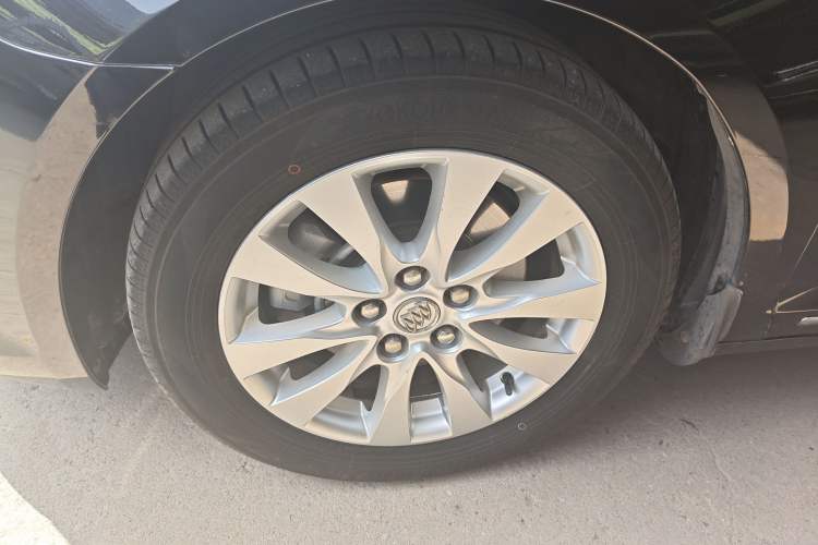 Used Buick LaCrosse 2013 2.4L SIDI Elite Comfort Version Left Front Wheel Hub