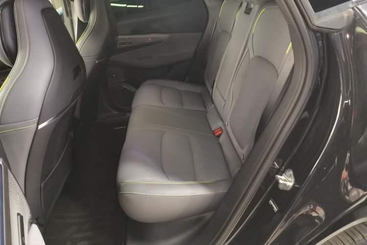 Used Lynk & Co 08 EM-P 2025 120km Long-Range Pro
