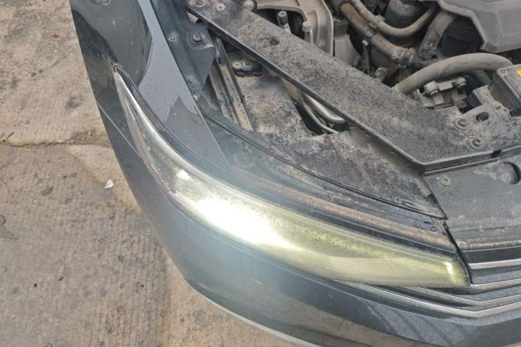 Used Volkswagen Magotan 2021 330TSI DSG 30th Anniversary Edition Right Front Headlight