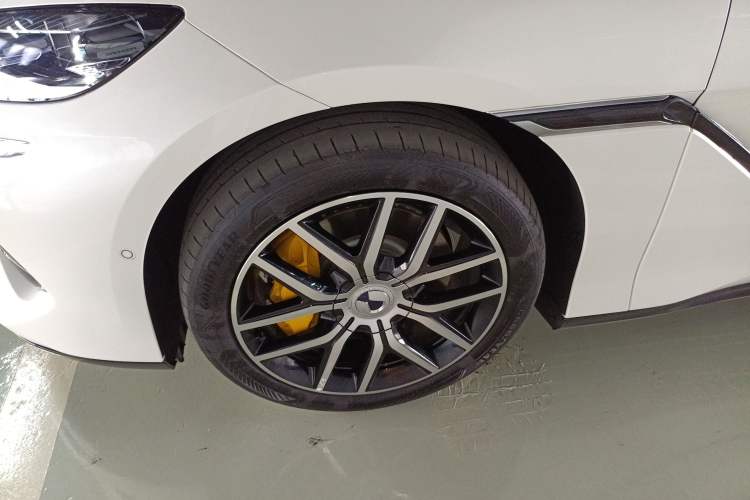 Used Denza Z9GT 2024 1100 Four-Wheel Drive Max Edition Left Front Wheel Hub