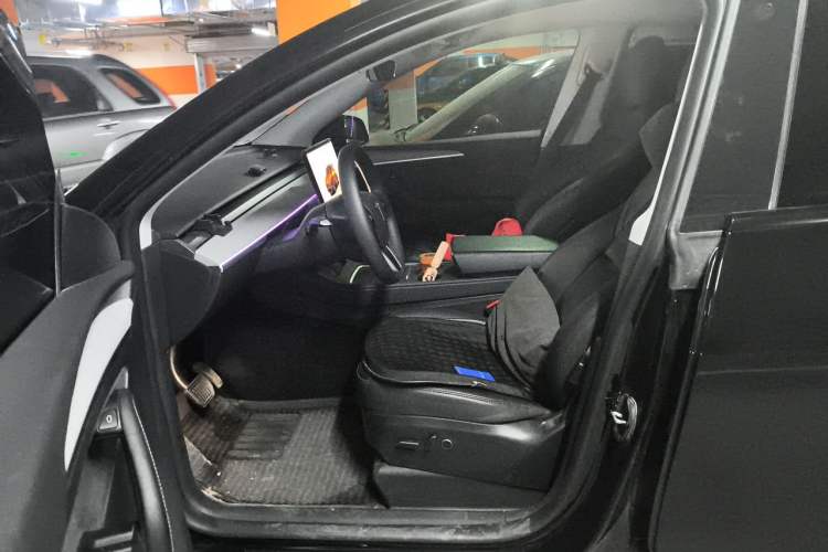 Used Tesla Model Y 2023 Long-Range All-Wheel-Drive Version
