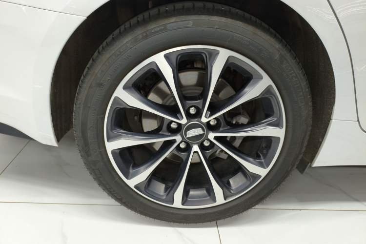 Used Cadillac CT5 2025 28T Urban Sport Edition Right Rear Wheel Hub