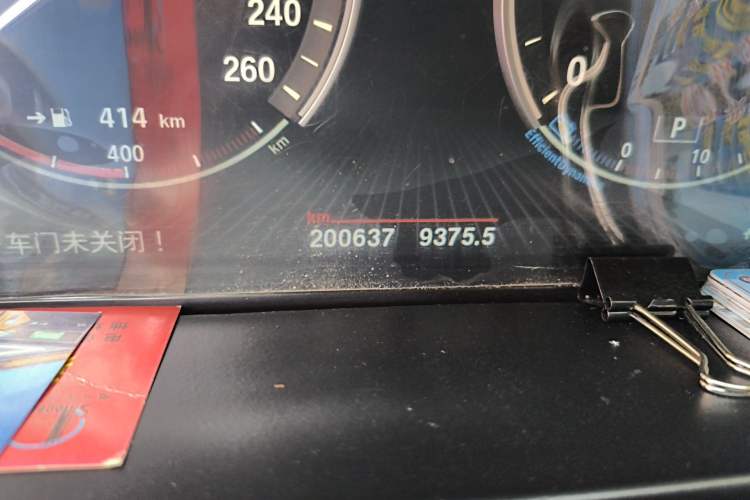 Used BMW X6 2017 xDrive28i Odometer Close Up