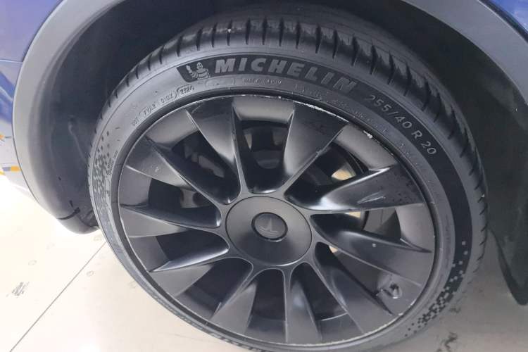 Used Tesla Model Y 2021 Long-Range All-Wheel-Drive Version