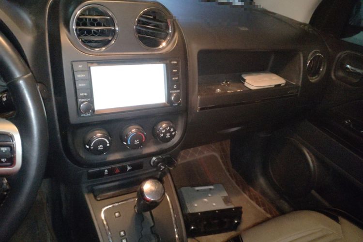 Used Jeep Compass 2011 2.0L two-wheel drive sport version