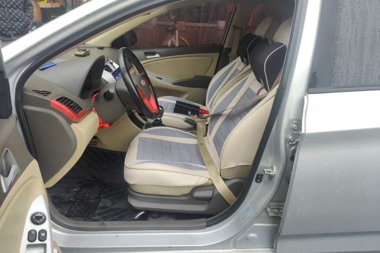 Used Hyundai Verna (older generation) 2010 Sedan 1.4L Manual Comfort GS
