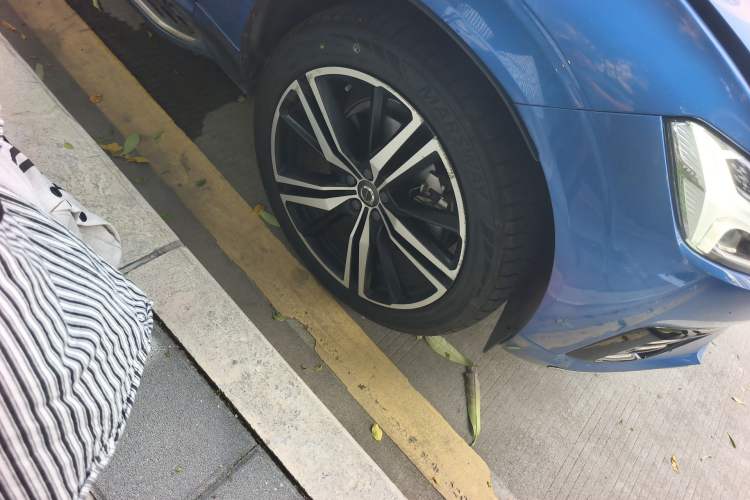 Used Volvo XC60 New Energy 2019 T8 E-Drive Hybrid Intelligent Luxury Sport Edition China V Standard Right Front Wheel Hub