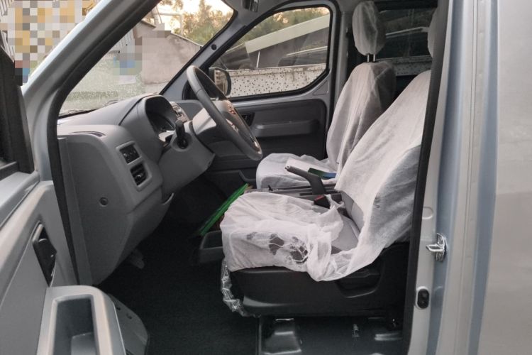 Used Wuling Yangguang 2025 Model 400km Bus Edition—Comfort Edition
