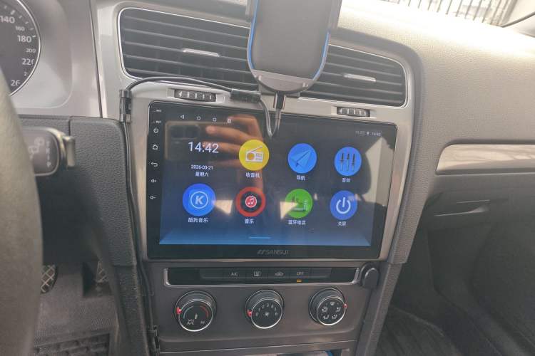 Used Volkswagen Golf 2015 1.6L Manual Fashion Edition Audio And AC Panel