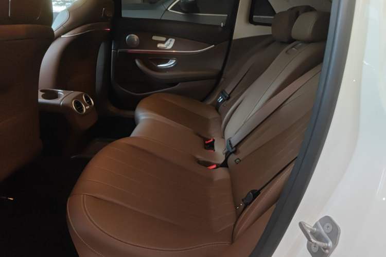 Used Mercedes-Benz E-Class 2018 Facelift E 300 L Luxury Edition
