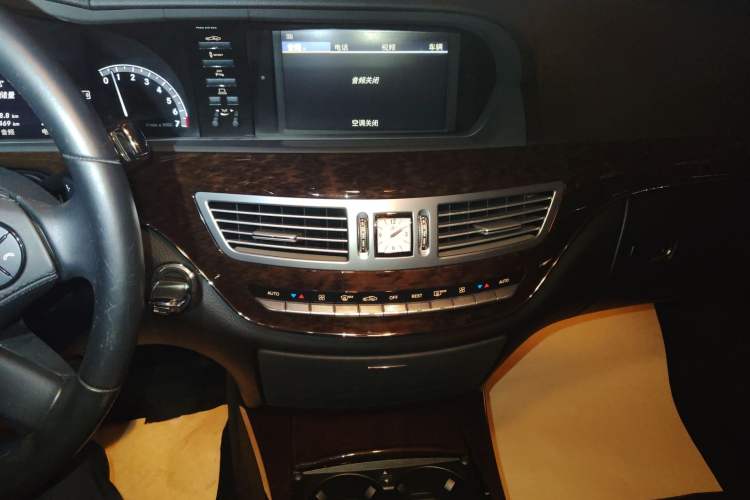 Used Mercedes-Benz S-Class 2012 S 300 L Business Standard Model
