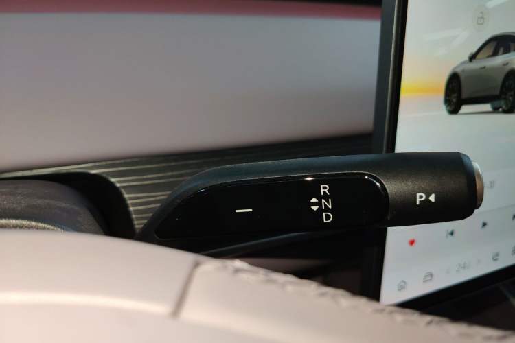 Used ONVO L60 2024 60 kWh Rear-Drive Version