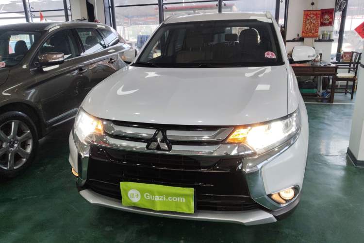 Used Mitsubishi Outlander 2018 2.0L Two-Wheel Drive Glory Edition 5 Seats