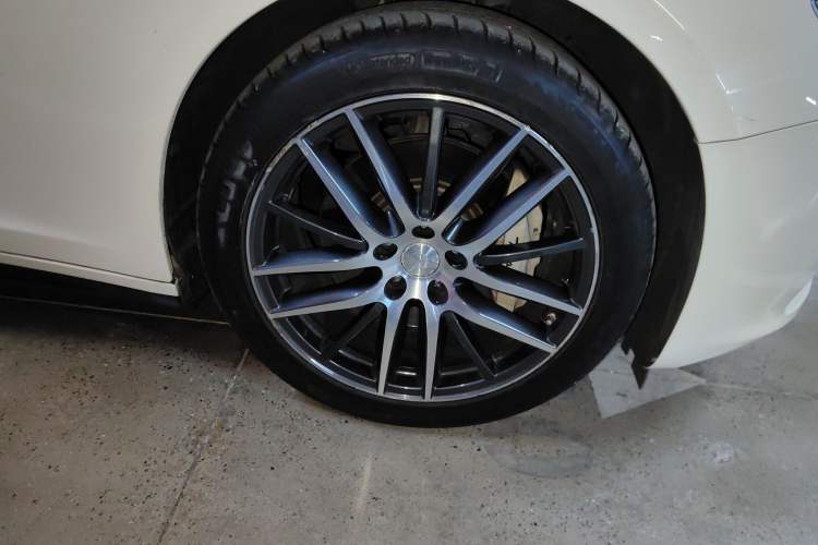 Used Maserati Ghibli 2014 3.0T S Right Front Wheel Hub