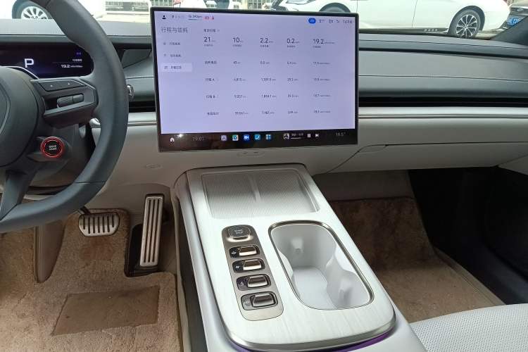 Used Xiaomi Auto SU7 2024 Four-Wheel Drive Ultra-Long Range Advanced Intelligent Driving Max Edition Audio And AC Panel