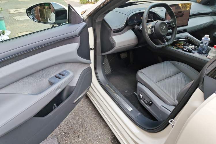 Used Zeekr 001 2025 WE Edition 100 kWh Rear-Wheel Drive Driver Seat