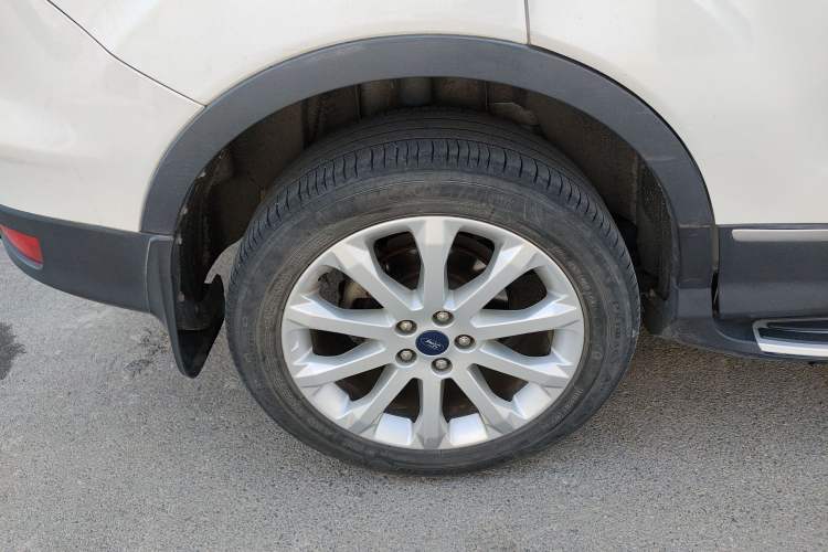 Used Ford Kuga 2013 1.6L GTDi Two-Wheel-Drive Comfort Model Right Rear Wheel Hub