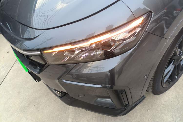 Used VOYAH FREE 2025 318 259 km All-Wheel-Drive Exploration Edition
