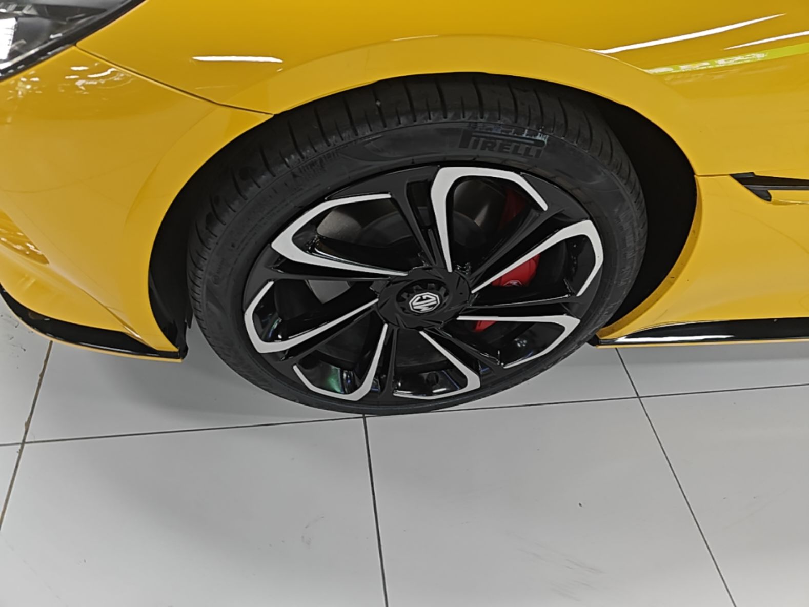 MG Cyberster 2024 520 km Legendary All-Wheel-Drive Version — снимка 10