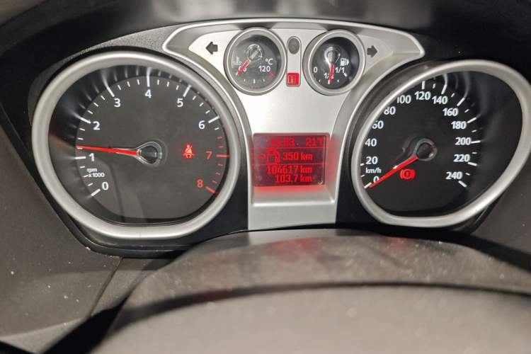 Used Ford Focus 2013 Sedan Classic 1.8L Automatic Fashion Edition Odometer Close Up