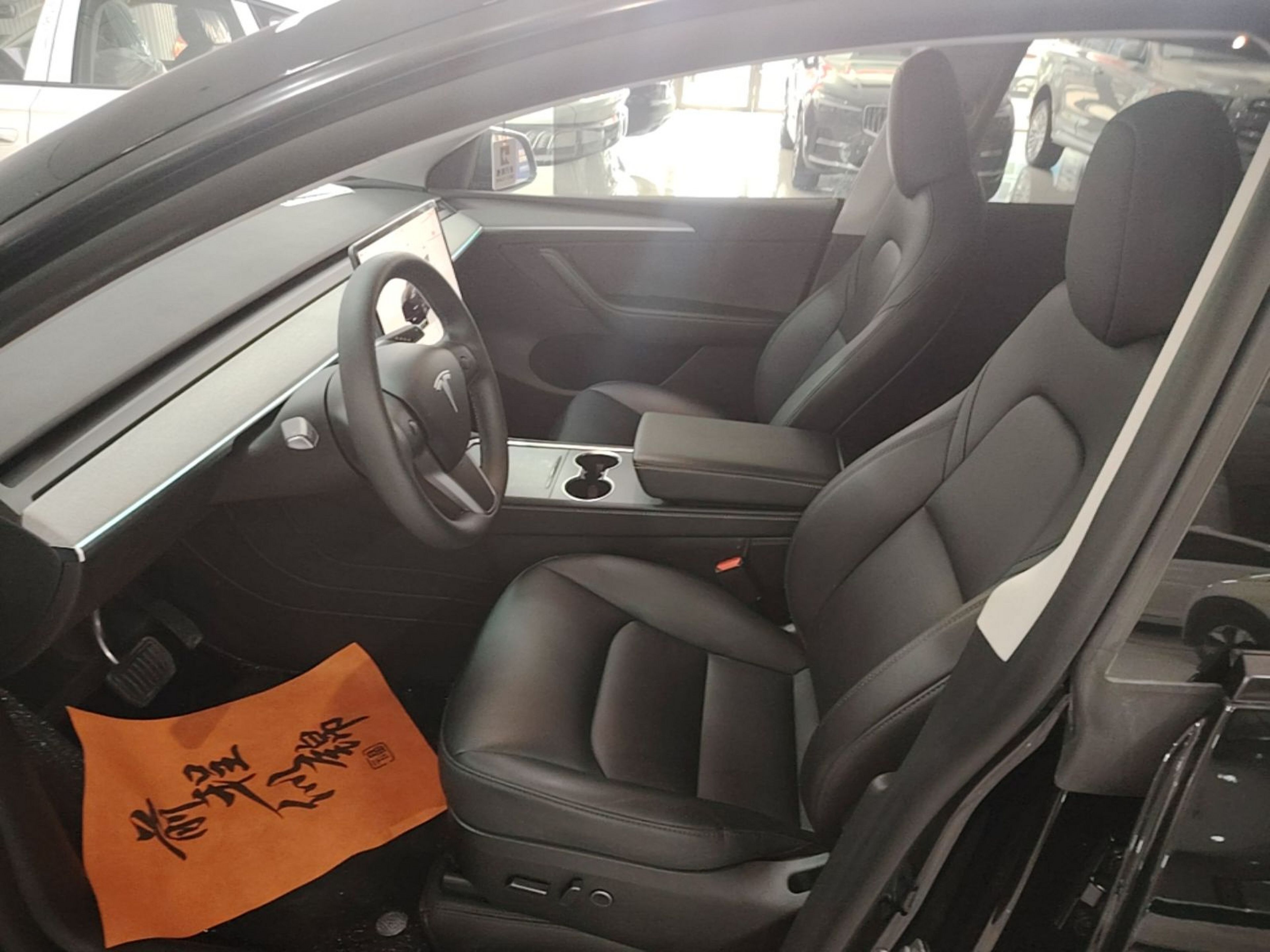 Переднее сиденье в автомобиле