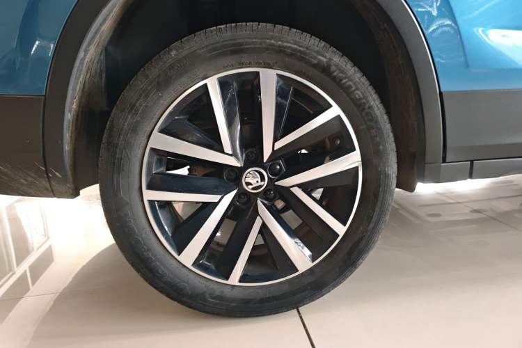 Used Skoda Kamiq 2021 1.5L Automatic Comfort Edition Right Rear Wheel Hub