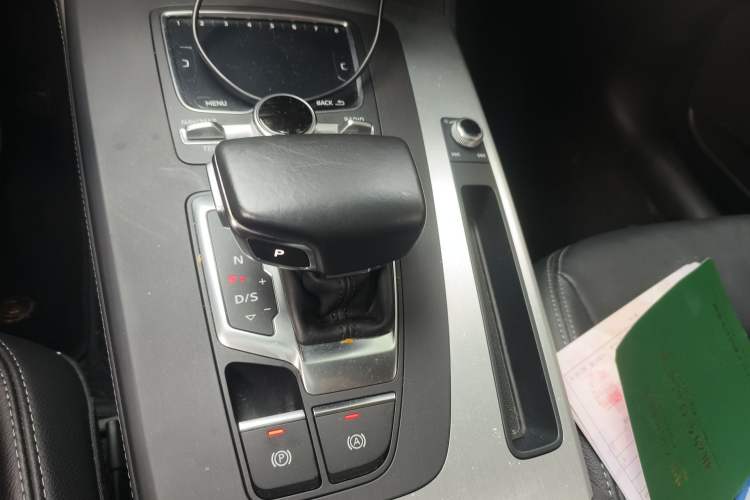 Used Audi Q5L 2020 Updated 40 TFSI Prestige Fashion Edition Gear Lever