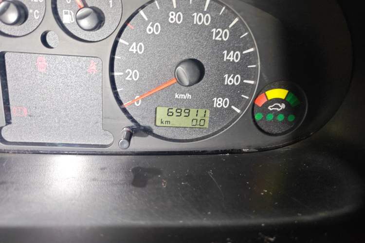 Used JAC Group Refine 2008 2.0L Shuttle Gasoline Basic Version with Single Air Conditioner Odometer Close Up