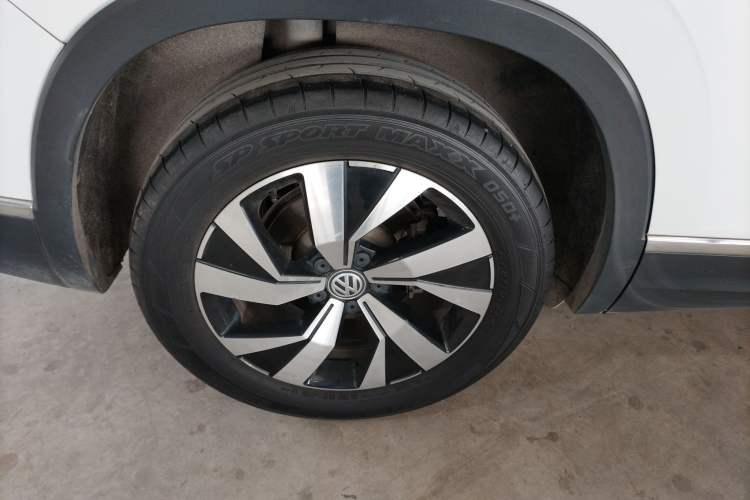 Used Volkswagen Tayron 2019 330TSI Two-Wheel Drive Luxury Model China VI Standard Right Rear Wheel Hub