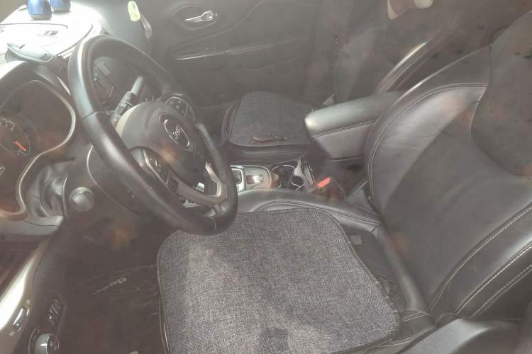 Used Jeep Cherokee 2016 2.0L Superior Edition
