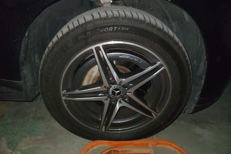 Used Mercedes-Benz EQC 2021 EQC 400 4MATIC Right Front Wheel Hub